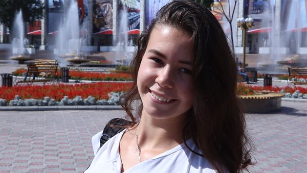 Незнакомец громко восхищается красотой бишкекчан — их реакция бесподобна! - Sputnik Кыргызстан