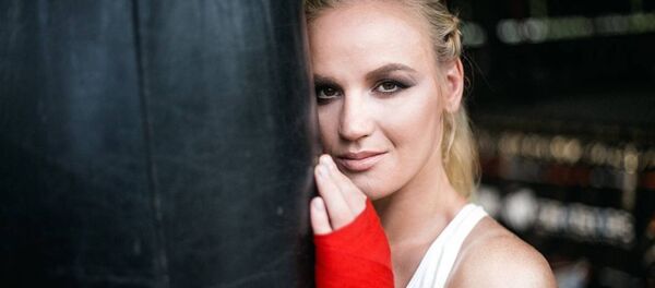 Тайбоксер из Кыргызстана Валентина Шевченко - Sputnik Кыргызстан