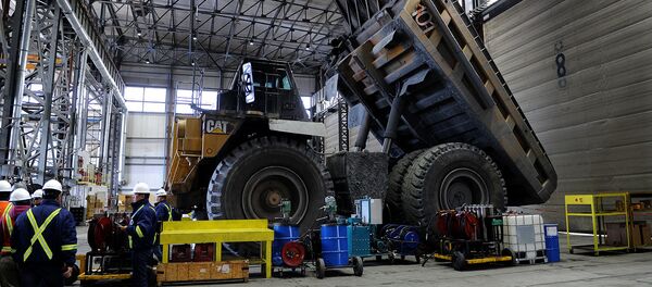 Рабочая поездка Сапара Исакова с деятельностью горнодобывающей компании Kumtor Gold Company Рабочая поездка Сапара Исакова с деятельностью горнодобывающей компании Kumtor Gold Company - Sputnik Кыргызстан