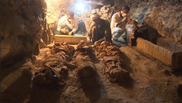 Что нашли археологи в гробнице возрастом 3500 лет — кадры с Египта - Sputnik Кыргызстан