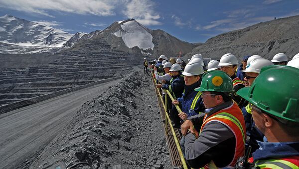 Ознакомление с деятельностью горнодобывающей компании Kumtor Gold Company Сапаром Исаковым - Sputnik Кыргызстан