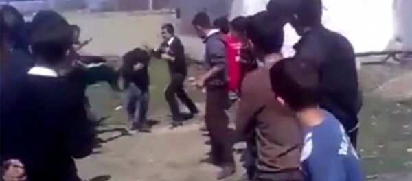 Дети выстроились в живой коридор и избивали друг друга. МВД разбирается - Sputnik Кыргызстан