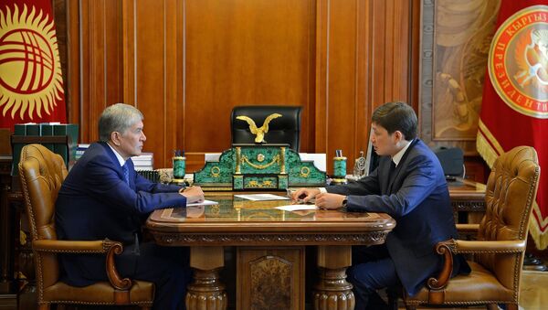 Президент Алмазбек Атамбаев принял премьер-министра Сапара Исакова - Sputnik Кыргызстан