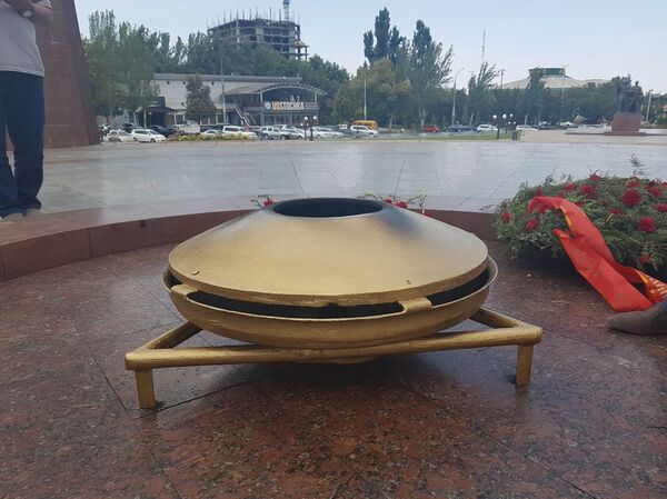 Погасший вечный огонь на площади Победы  - Sputnik Кыргызстан