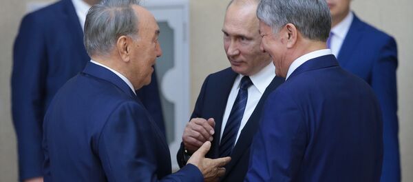 Президенты России, Казахстана и Кыргызстана — Владимир Путин, Нурсултан Назарбаев и Алмазбек Атамбаев. Архивное фото - Sputnik Кыргызстан