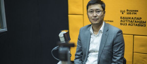 Заместитель Председателя Правления ОАО 'Кыргызалтын' по экономике, финансам и инвестициям Бектур Сагынов во время интервью Sputnik Кыргызстан - Sputnik Кыргызстан