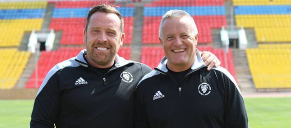 Бывшие игроки английских клубов Мики Адамс и Алан Роджерс - Sputnik Кыргызстан