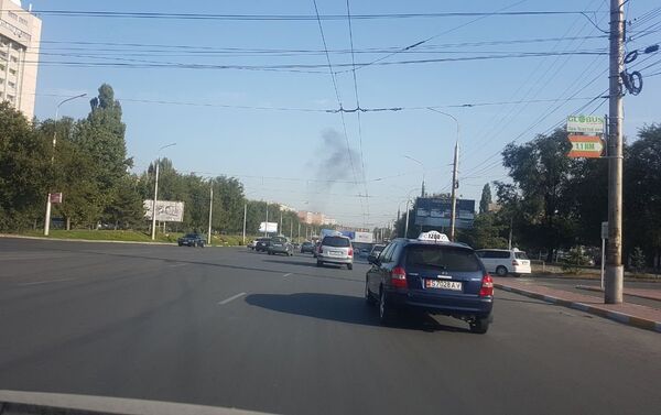 В центре Бишкека около ЦУМа Айчурек произошел пожар - Sputnik Кыргызстан