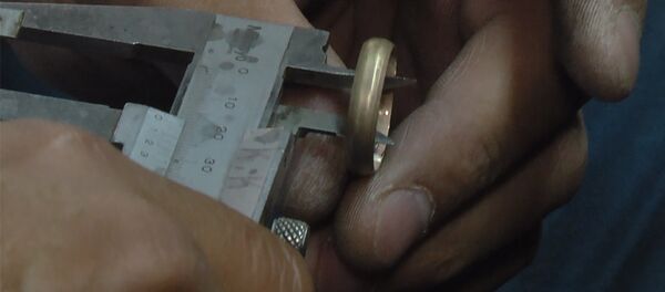 Көз жоосун алган алтын, күмүш жасалгалар кантип жасалат? Видео - Sputnik Кыргызстан