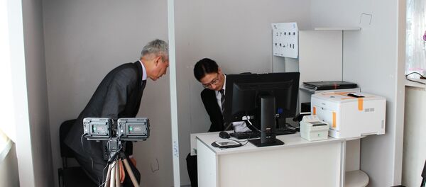 Ход установочных работ информационных киосков в Сокулукском районе - Sputnik Кыргызстан