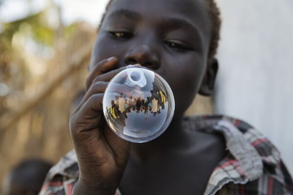 Передвижная фотовыставка о насущных проблемах беженцев Южного Судана, Средиземноморья и Центральной Америки - Sputnik Кыргызстан
