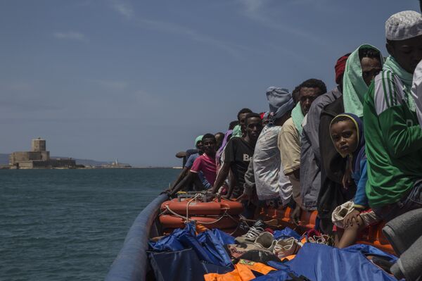 Передвижная фотовыставка о насущных проблемах беженцев Южного Судана, Средиземноморья и Центральной Америки - Sputnik Кыргызстан