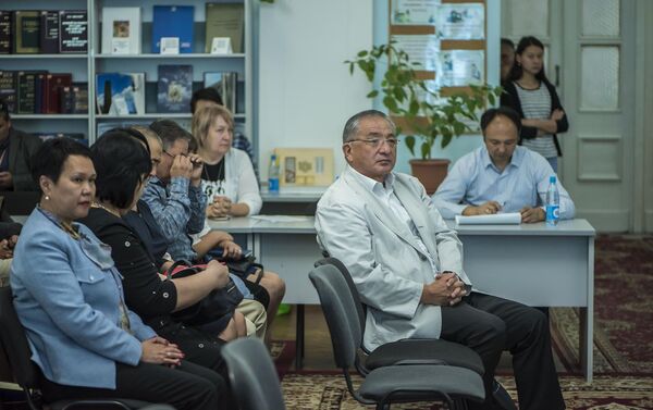 Презентация состоялась в Республиканской детско-юношеской библиотеке имени К.Баялинова. - Sputnik Кыргызстан