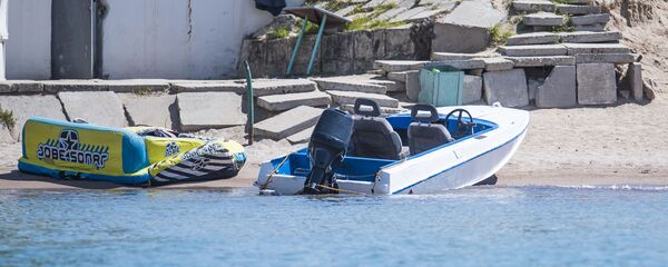 Отдыхающие на пляже озера Иссык-Куль. Архивное фото - Sputnik Кыргызстан