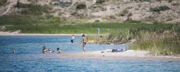 Пляжный сезон на Иссык-Куле - Sputnik Кыргызстан