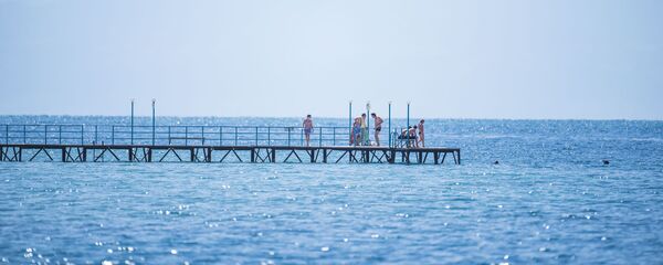 Пляжный сезон на Иссык-Куле Пляжный сезон на Иссык-Куле - Sputnik Кыргызстан