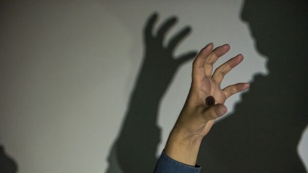 Случаи насилия над женщинами - Sputnik Кыргызстан