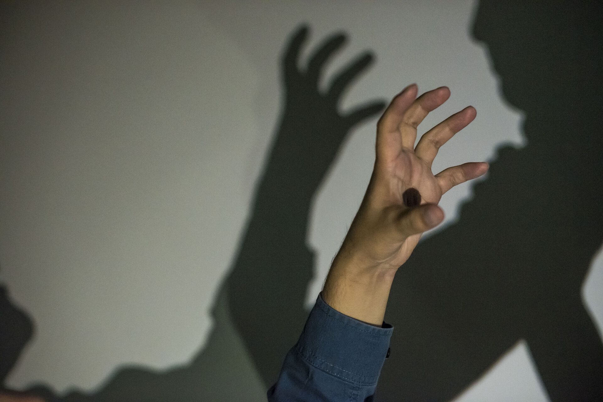 Случаи насилия над женщинами - Sputnik Кыргызстан, 1920, 08.11.2025