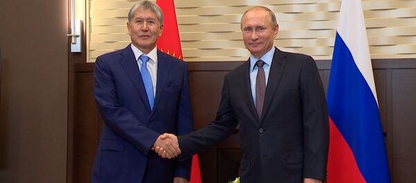 Находим понимание по всем вопросам — видео со встречи Атамбаева и Путина - Sputnik Кыргызстан