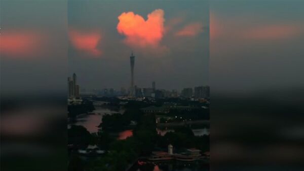 В небе над Китаем появилось розовое сердце из облаков - Sputnik Кыргызстан