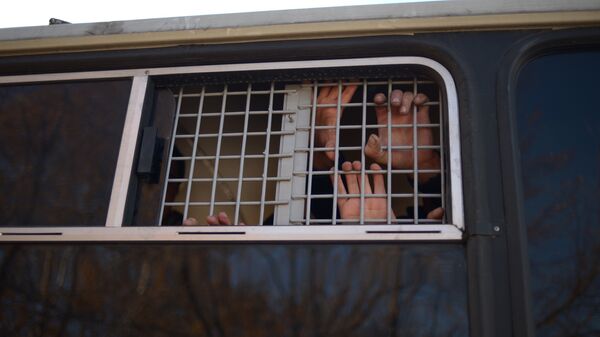 Люди в автозаке. Архивное фото - Sputnik Кыргызстан