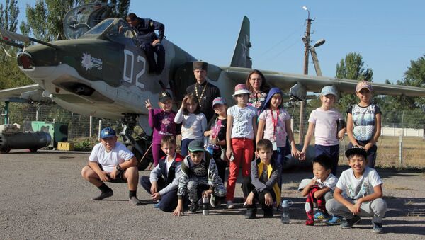 Ученики школы имени Чехова посетили российскую авиабазу в Канте - Sputnik Кыргызстан