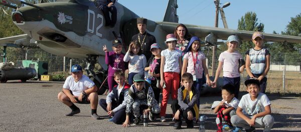 Ученики школы имени Чехова посетили российскую авиабазу в Канте - Sputnik Кыргызстан