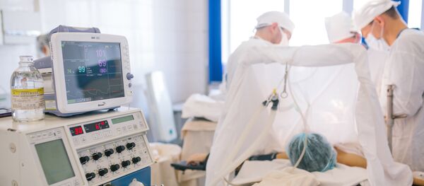 Дарыгерлер операция учурунда. Архив - Sputnik Кыргызстан