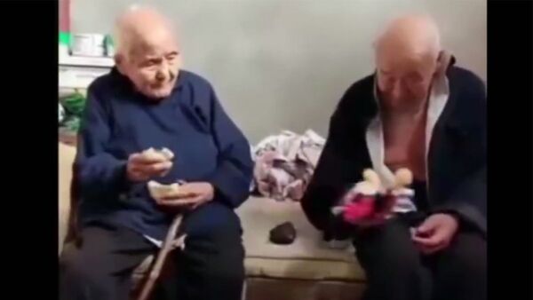 Вы поверите в вечную любовь — кадры из жизни 101-летних супругов в Китае - Sputnik Кыргызстан