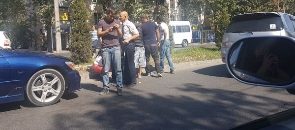 В Бишкеке сбили девушку на зебре - Sputnik Кыргызстан