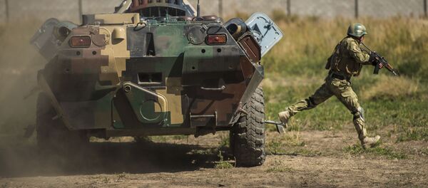 Командно-штабные учения Иссык-Куль Антитеррор-2017 в селе Бает Командно-штабные учения Иссык-Куль Антитеррор-2017 в селе Бает - Sputnik Кыргызстан