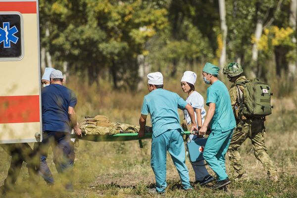 Командно-штабные учения Иссык-Куль Антитеррор-2017 в селе Бает - Sputnik Кыргызстан