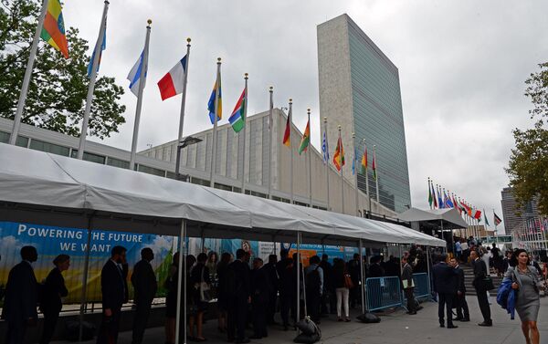 Президент Алмазбек Атамбаев принимает участие в работе 72-й Генеральной ассамблеи ООН в Нью-Йорке - Sputnik Кыргызстан