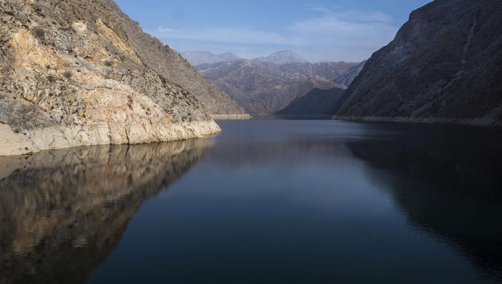 Киргизия говорю. Нарынский Каскад ГЭС Киргизия. Найманское водохранилище в Киргизии. Нарын ГЭС. Токтогульское водохранилище Киргизия.