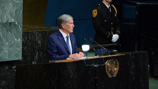 Президент Кыргызстана Алмазбек Атамбаев во время вытупления на заседании Генеральной Ассамблеи ООН - Sputnik Кыргызстан