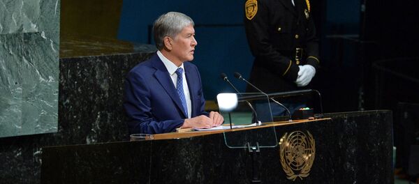 Президент Кыргызстана Алмазбек Атамбаев во время вытупления на заседании Генеральной Ассамблеи ООН - Sputnik Кыргызстан