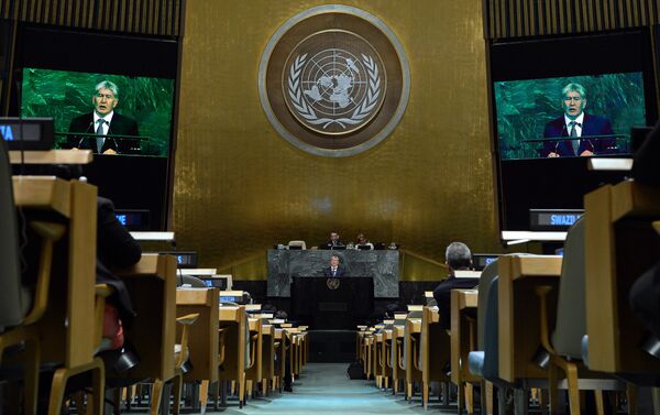 Вопросы водопользования в Центральной Азии могут и должны решаться только самими государствами региона, заявил президент КР Алмазбек Атамбаев, выступая на общих дебатах Генеральной Ассамблеи ООН в Нью-Йорке - Sputnik Кыргызстан