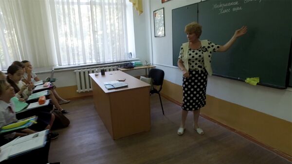 Без акцента! Как русская учительница ведет уроки кыргызского — видео - Sputnik Кыргызстан