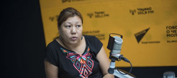 Президент Ассоциации кризисных центров Толкун Тюлекова - Sputnik Кыргызстан