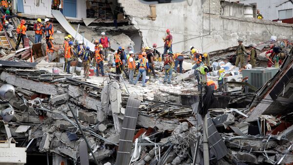 Последствия сильного землетрясения в Мехико - Sputnik Кыргызстан