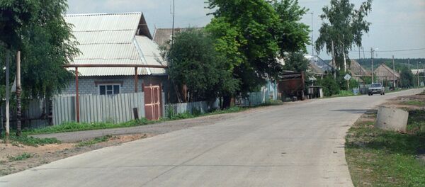 Автомобиль на сельской дороге. Архивное фото Автомобиль на сельской дороге. Архивное фото - Sputnik Кыргызстан
