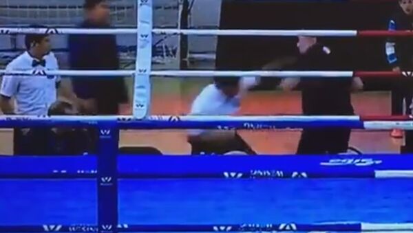 Боксер и его тренер избили рефери в Казахстане — видео инцидента - Sputnik Кыргызстан