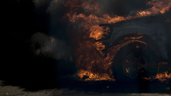 Загоревший легковой автомобиль. Архивное фото - Sputnik Кыргызстан