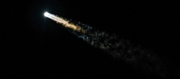 Летящий в небе объект. Архивное фото Летящий в небе объект. Архивное фото - Sputnik Кыргызстан