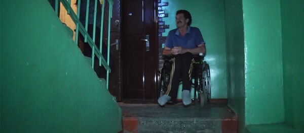 Инвалид из Бишкека мог зарабатывать 40 тыс, но чиновники заперли его дома - Sputnik Кыргызстан