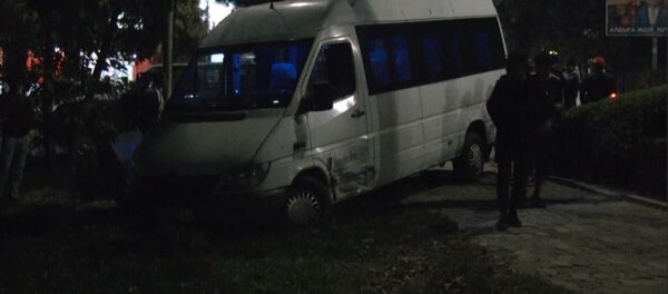 Пострадали 10 человек — видео после ДТП с участием маршрутки в Бишкеке - Sputnik Кыргызстан