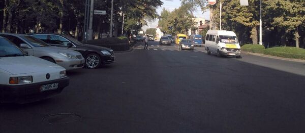 Неработающий светофор в Бишкеке Неработающий светофор в Бишкеке - Sputnik Кыргызстан