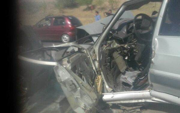 Столкнулись Honda Fit и ВАЗ-2199. Погибли два пассажира Лады и один из Honda. - Sputnik Кыргызстан
