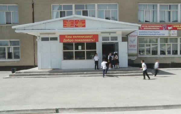 Учурда калаада орус тилинде билим берүүчү бир гана мектеп бар - Sputnik Кыргызстан