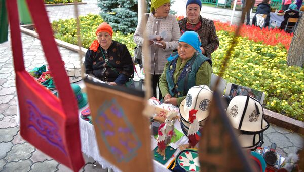 Ежегодная благотворительная ярмарка От сердца к сердцу в Бишкеке - Sputnik Кыргызстан